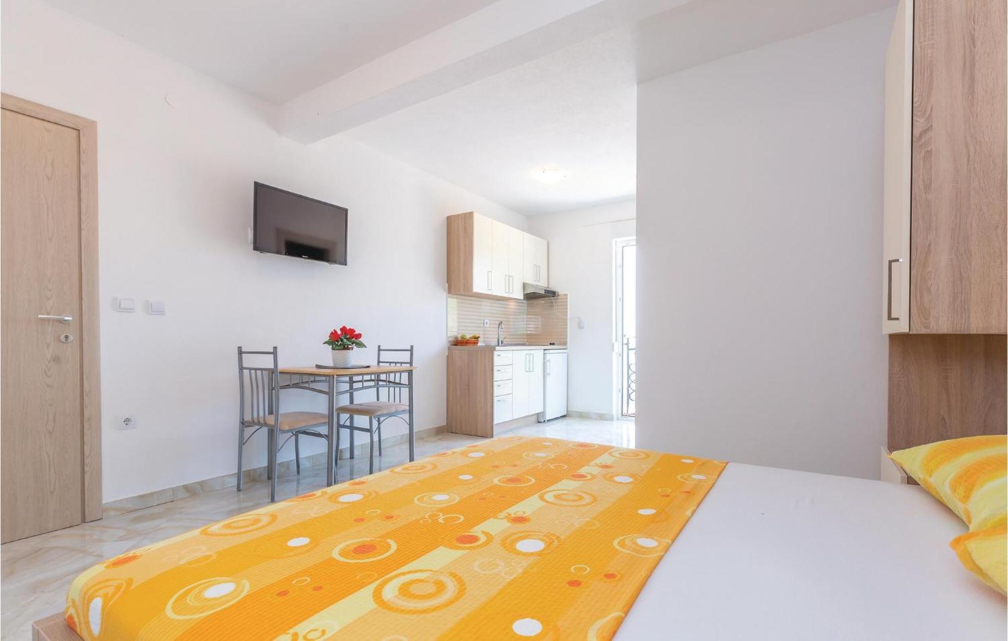 Nice Studio In Krvavica With Kitchen Ngoại thất bức ảnh